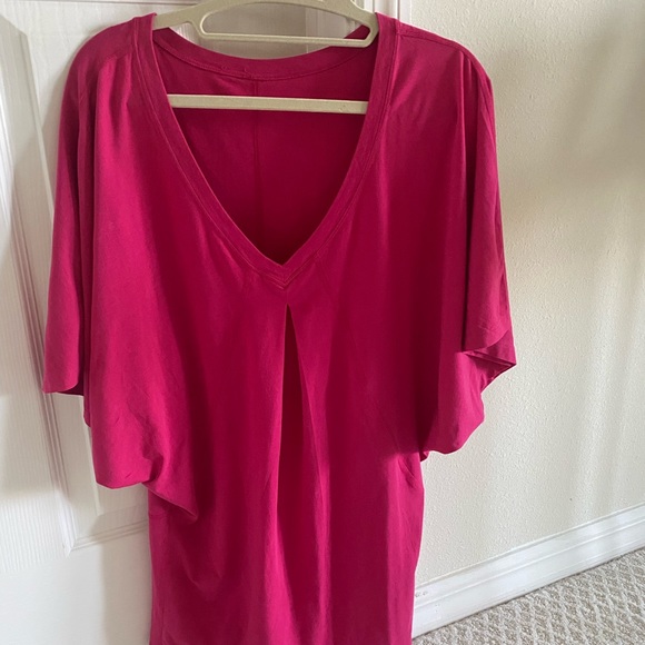 Lululemon V-neck top - Picture 1 of 4